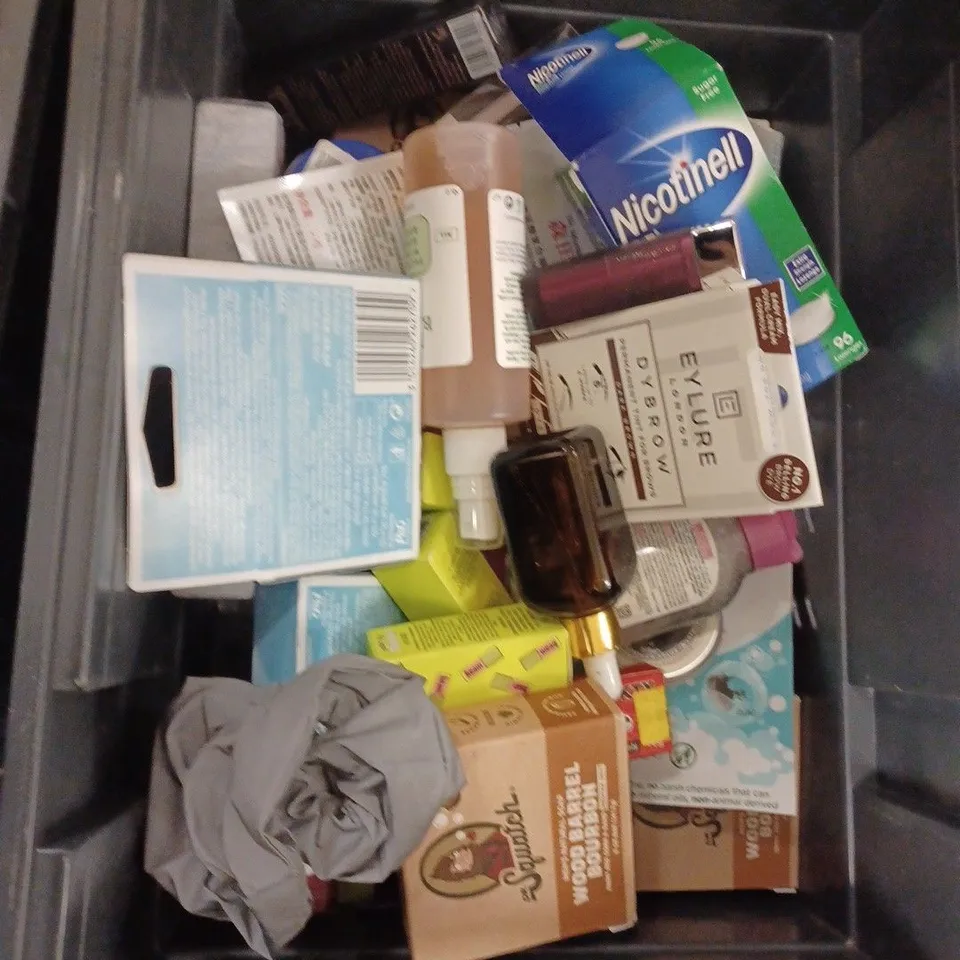 LOT OF APPROXIMATELY 20 COSMETICS ITEMS TO INCLUDE SHOWER GEL , 47 SERUM , MENS NATURAL SOAP  , ETC  