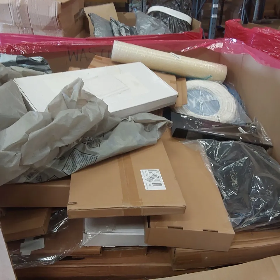 PALLET OF ASSORTED ITEMS INCLUDING: TELESCOPIC LADDERS, SHOWER MIXER SYSTEM, BAG, PULL UP BAR, MAGNETIC DART GAME, ERGONOMIC READING PILLOW ECT