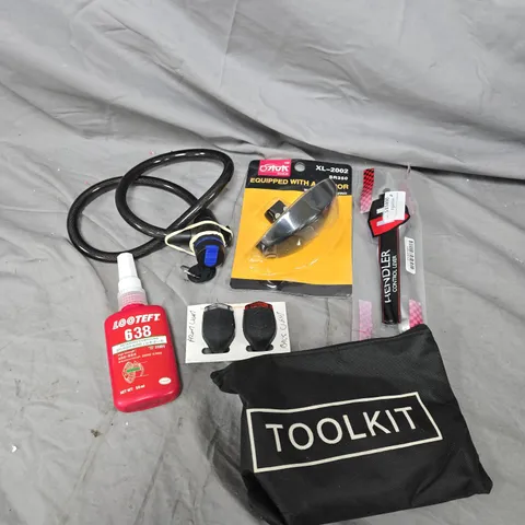 APPROXIMATELY 15 ASSORTED VEHICLE PARTS/ACCESSORIES TO INCLUDE EXTENDER MIRROR, BIKE LIGHTS, LOCKABLE CHAIN ETC  