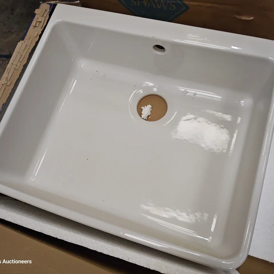 BOXED VILLEROY & BOCH 632295 01 WHITE CERAMIC SINK