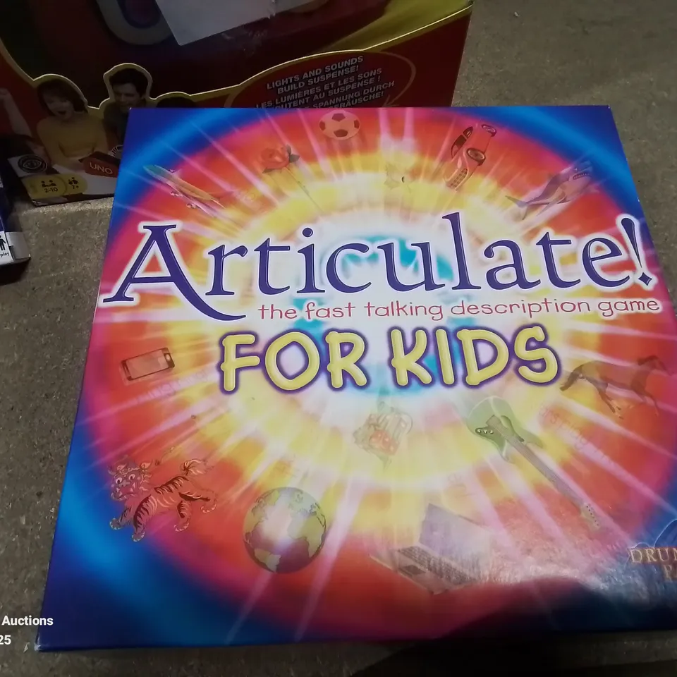 BOX OF APPROXIMATELY 10 KIDS BOXED TOYS TO INCLUDE: TOP GUN PLANE, CHARADES FOR KIDS, VTECH SECRET SAFE DIARY, UNO EXTREME, DON'T SAY IT GAME ETC.