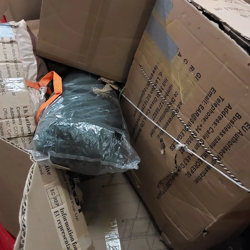 PALLET OF ASSORTED ITEMS INCLUDING: TENTS, SHELVES WITH WHEELS, TOILET SEAT, CAT PLAY TOWER, T-SHIRT