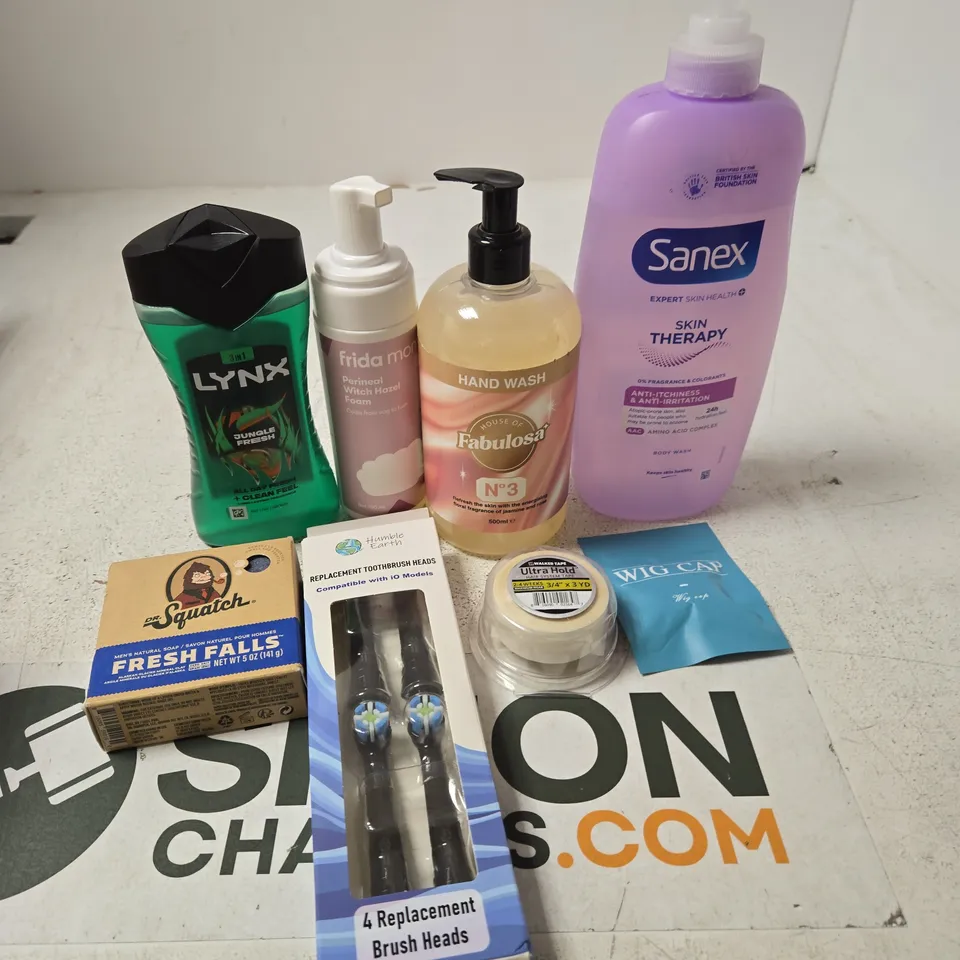 APPROXIMATELY 15 ASSORTED HEALTH & BEAUTY PRODUCTS TO INCLUDE LYNX SHOWER GEL, WITCH HAZEL FOAM, DR SQUATCH SOAP ETC 