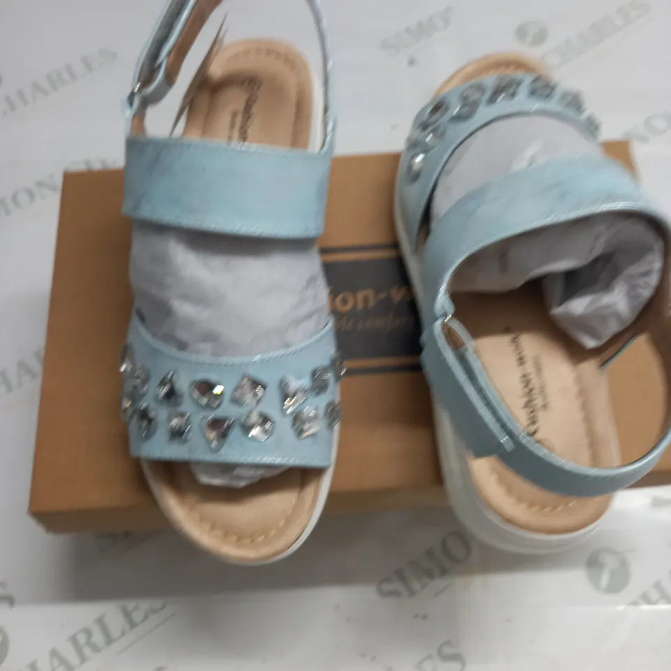 BOXED PAIR OF CUSHION WALK JEWELLED SANDALS IN SILVER - SIZE 5