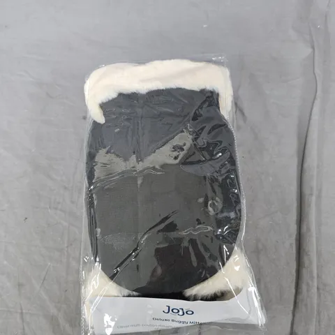 CAGE OF APPROXIMATELY 30 ASSORTED ITEMS TO INCLUDE: BUGGY MITTENS AND WORCESTERSHIRE NOTEPAD