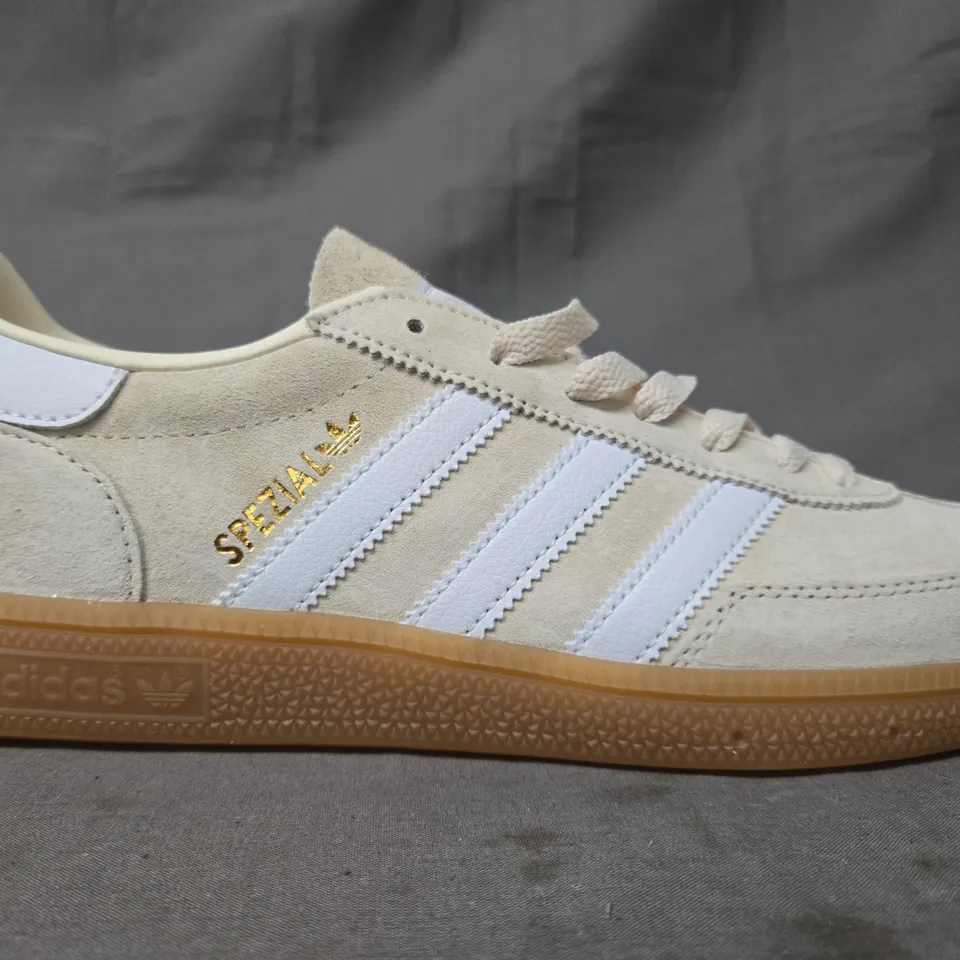 BOXED PAIR OF ADIDAS HANDBALL SPEZIAL SHOES IN LIGHT SAND/WHITE UK SIZE 8