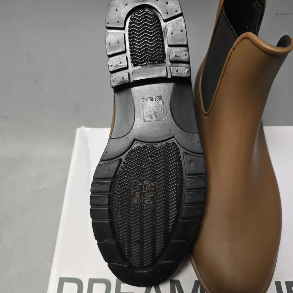 BOXED DREAM PAIRS BROWN SIZE 7