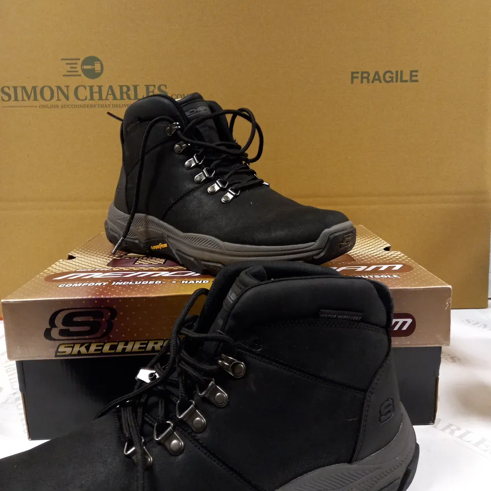 SKECHERS MEN'S BLACK LACE UP BOOTS - SIZE 10