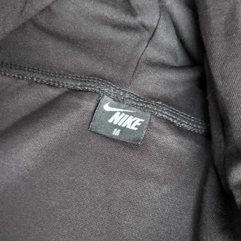 NIKE LOGO HOODIE INBLACK - MEDIUM