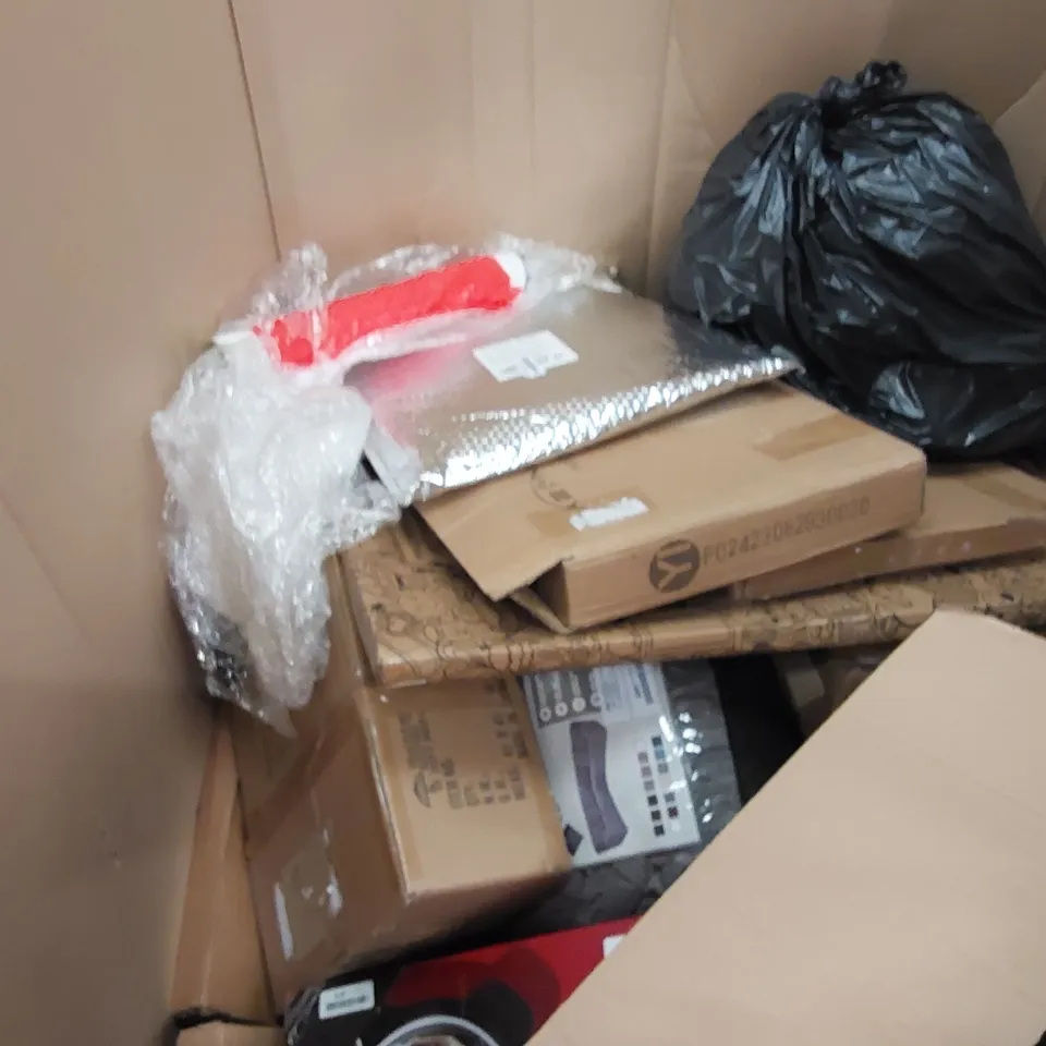 PALLET OF ASSORTED ITEMS INCLUDING: RADIATOR, GARMENTS STEAMER, NON-STICK TABLE GRILL, LAPTOP TABLE, FRUIT PRESS