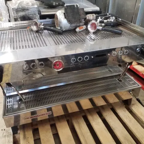 LA MARZOCCO LINEA PB AV 3 GROUP COFFEE MACHINE