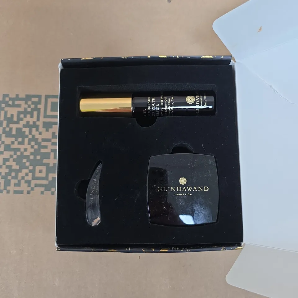 GLINDAWAND COSMETICA DIVINE DUO FOUNDATION SET – THE FOUNTAIN OF YOUTH ELIXR - POWDER, LIQUID & CONCEALER (BOXED)