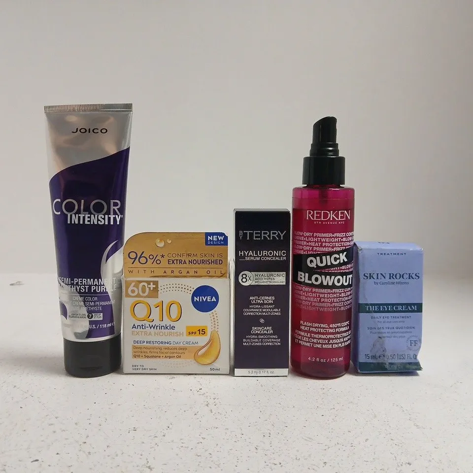 APPROXIMATELY 20 ASSORTED COSMETIC ITEMS INCLUDING VARIOUS MAKES AND BRANDS - COLLECTION ONLY