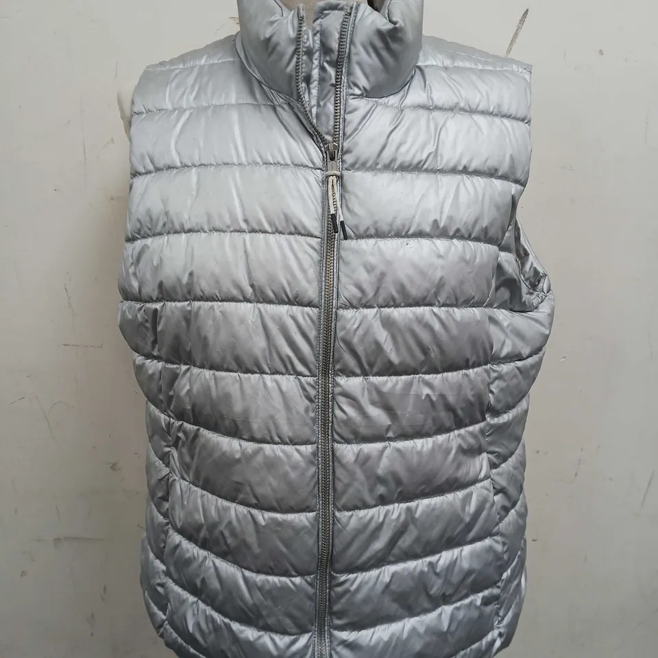 WOMENS GAP GILET IN SILVER - UK LARGE