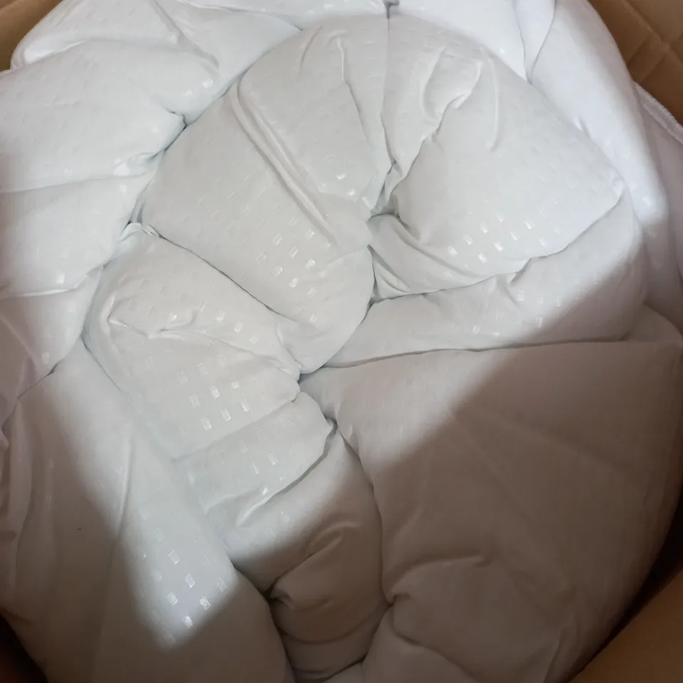 BOXED SILENTNIGHT DOWN TOUCH 10.5 TOG DUVET