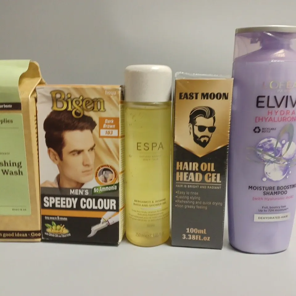 LOT OF APPROXIMATELY 20 COSMETICS ITEMS TO INCLUDE HAND WASH , SHOWER GEL , HAIR OIL , ETC