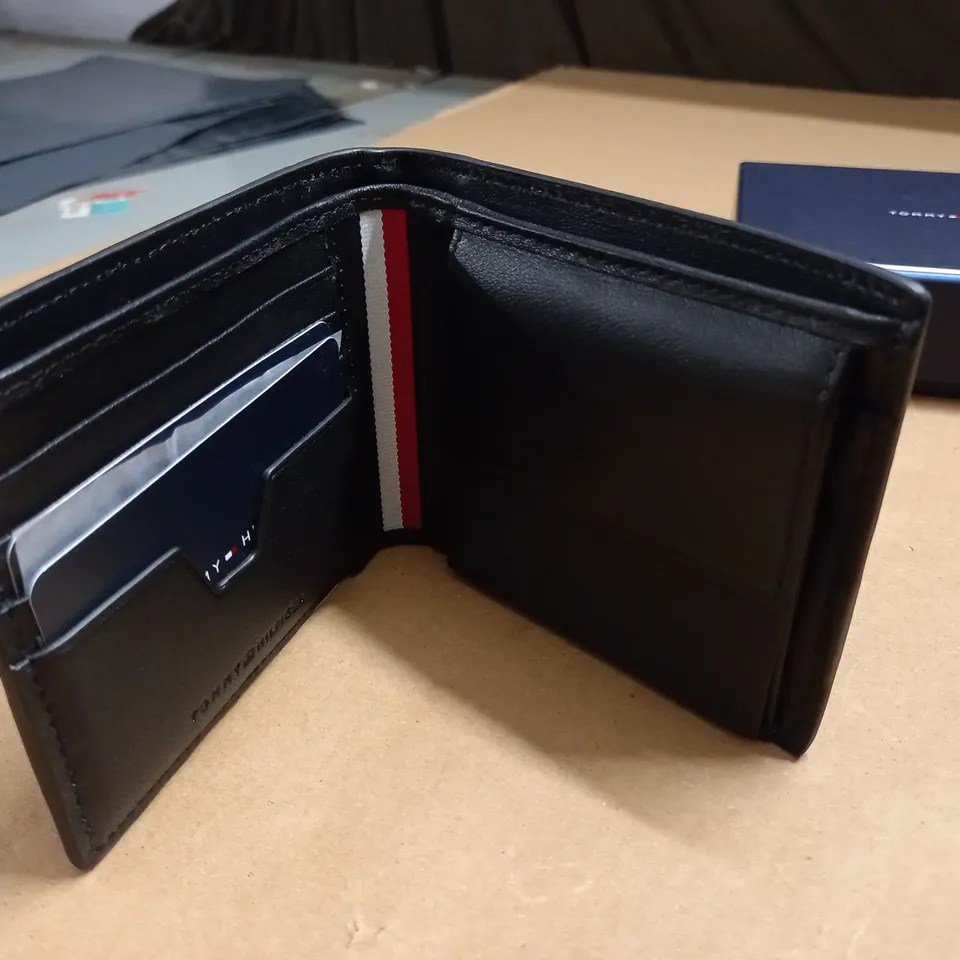 BOXED TOMMY HILFIGER BLACK WALLET 