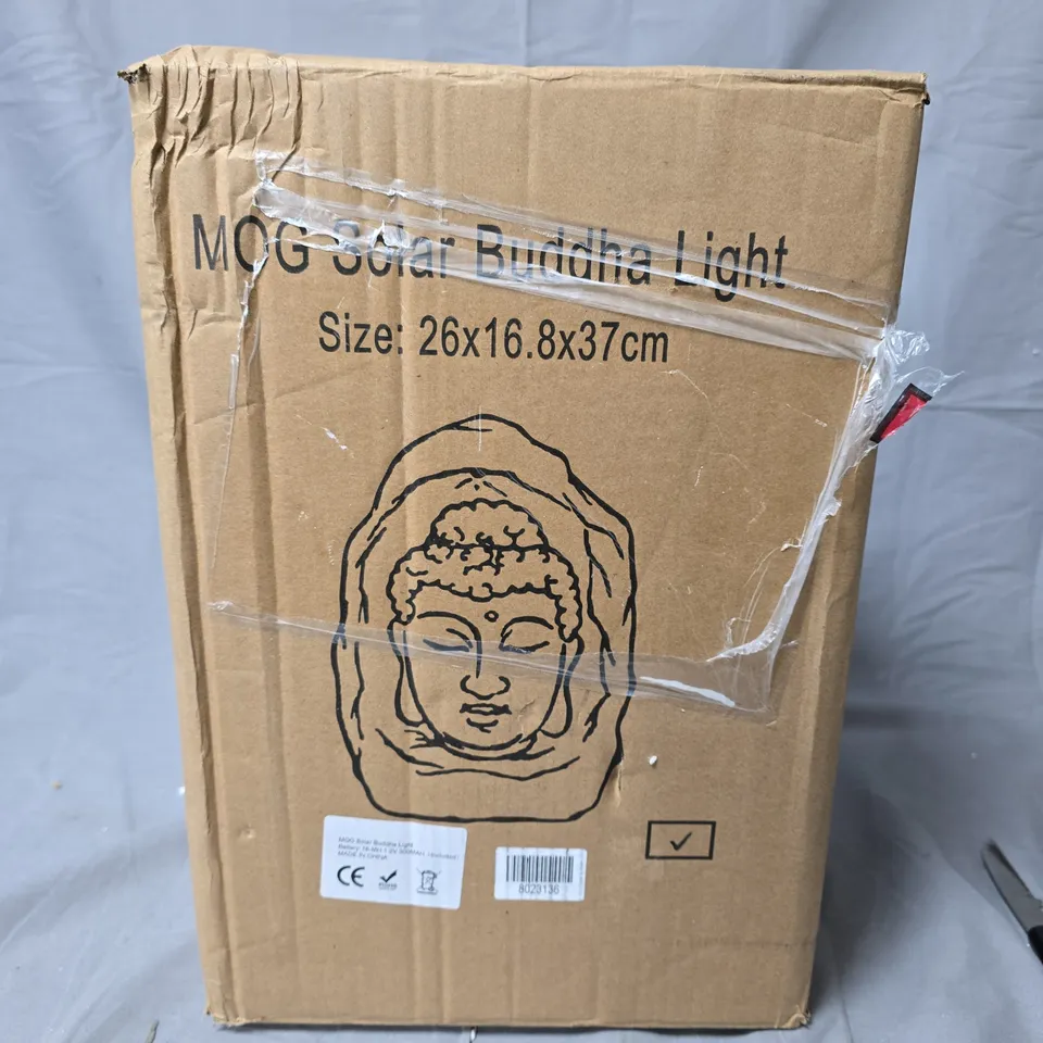 STONE SOLAR BUDDHA HEAD GARDEN ORNAMENT IN STONE ARCH FRAME