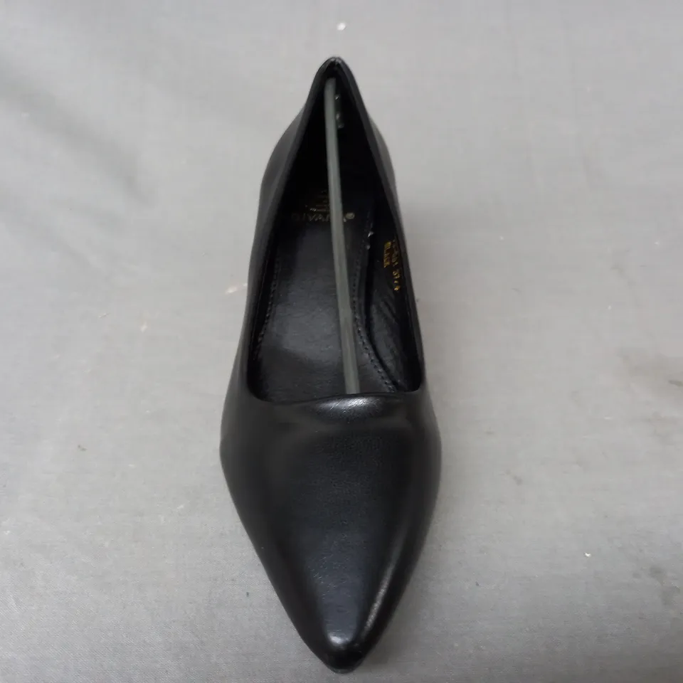 BOXED PAIR OF GIVANA POINTED TOE BLOCK HEEL SHOES IN BLACK 37
