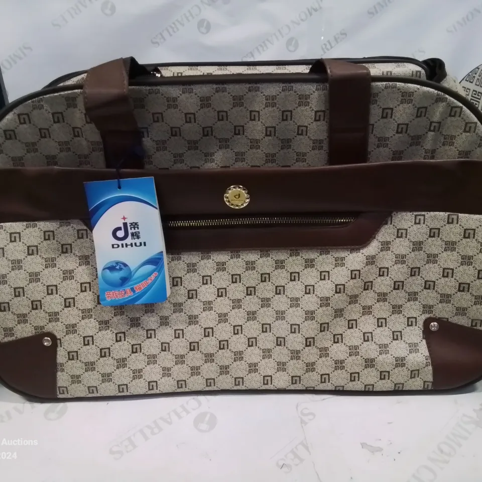 SELECTION OF 4 STYLISH TRAVEL BAGS ON WHEELS