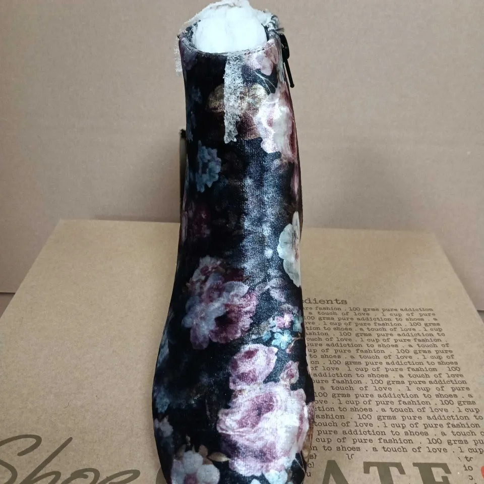 BOXED PAIR OIF SHOECHOCOLATE FLORAL PRINT ANKLE BOOTS - SIZE 362131