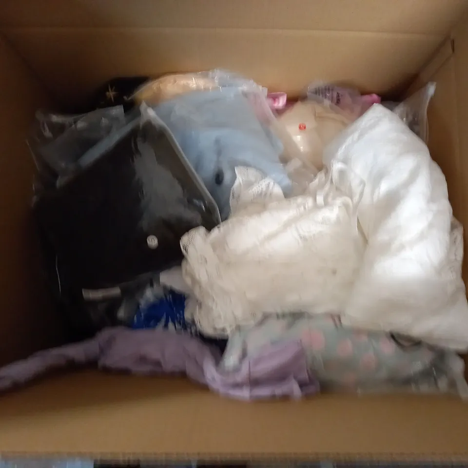 LARGE QUANTITY OF ASSORTED CLOTHING ITEMS TO INCLUDE - DRESSES, T-SHIRTS AND TROUSERS
