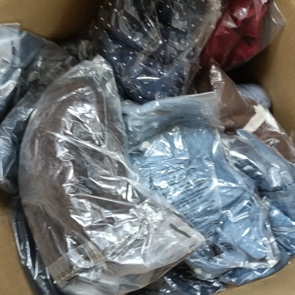 APPROXIMATELY 25 ASSORTED CLOTHING ITEMS IN VARIOUS SIZES, COLOURS & STYLES TO INCLUDE BRANDS SUCH AS BEN DE LISI, RUTH LANGSFORD, KIPLING, ETC - COLLECTION ONLY