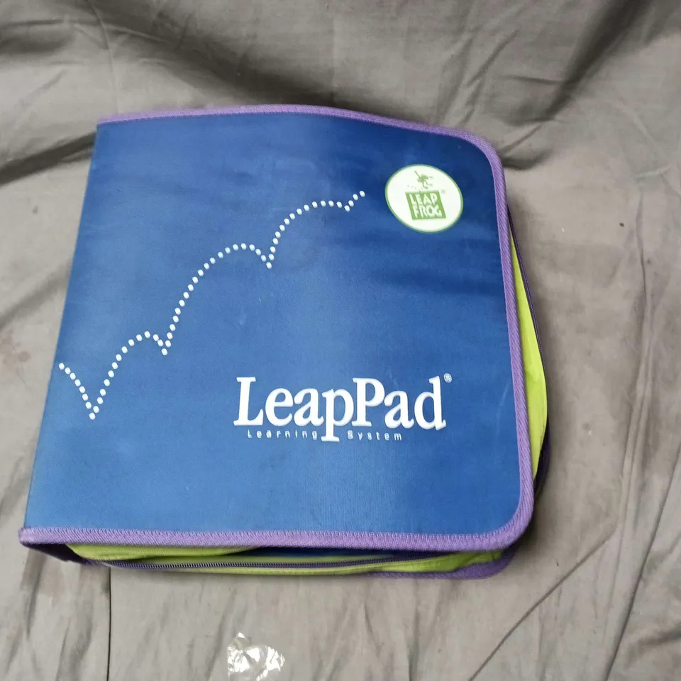 LEAP FROG LEARNING SYSTEM IN BINDER WITH BOOKS AND 12 GAMES