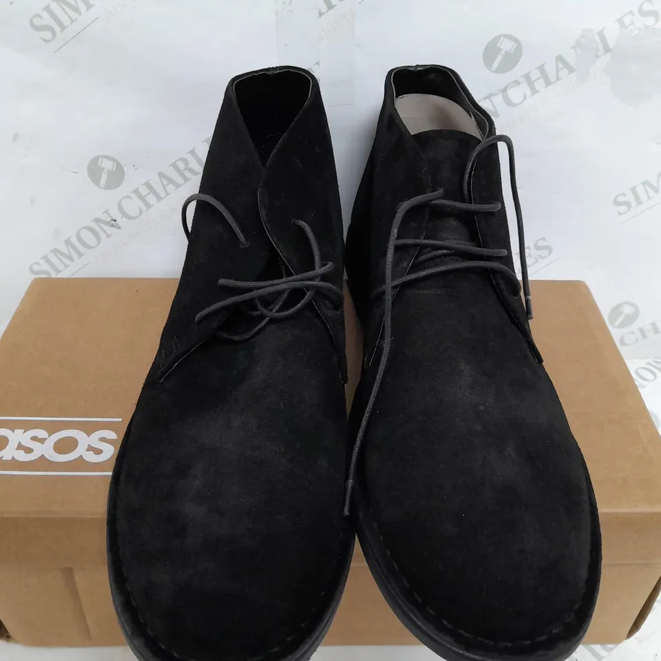BOXED PAIR OF ASOS DESIGN DESERT BOOTS IN BLACK SUEDE - UK 10.5