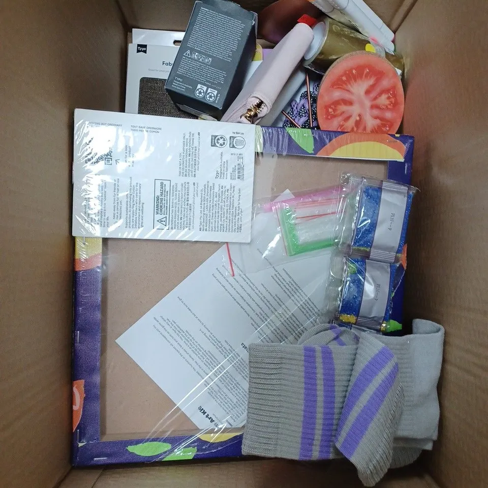 MEDIUM BOX OF ASSORTED HOUSEHOLD ITEMS TOO INCLUDE BOTTLES , CALENDERS AND CANDLES