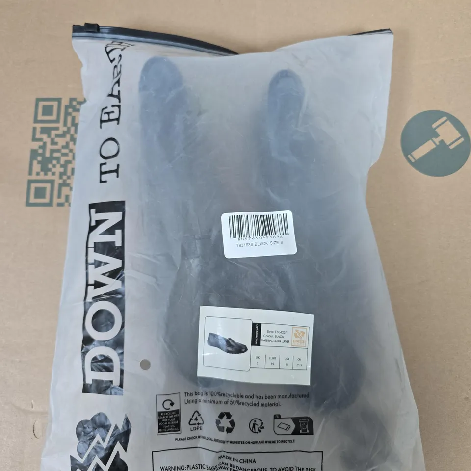 DOWN TO EARTH MENS BLACK LEATHER LOAFERS – SIZE 6