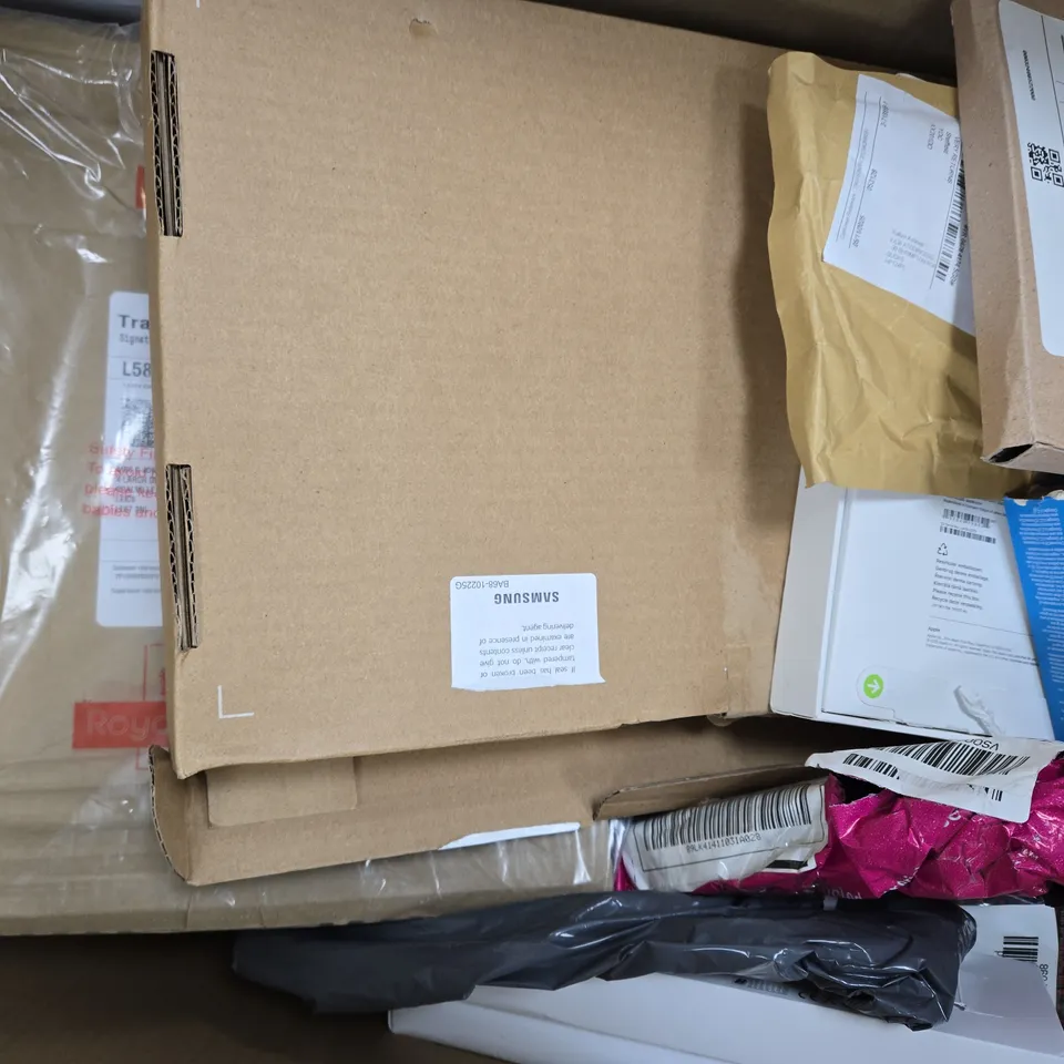 BOX OF APPROXIMATELY 10 ASSORTED HOUSEHOLD ITEMS TO INCLUDE PAUL O'GRADY BOOK, ETC - COLLECTION ONLY