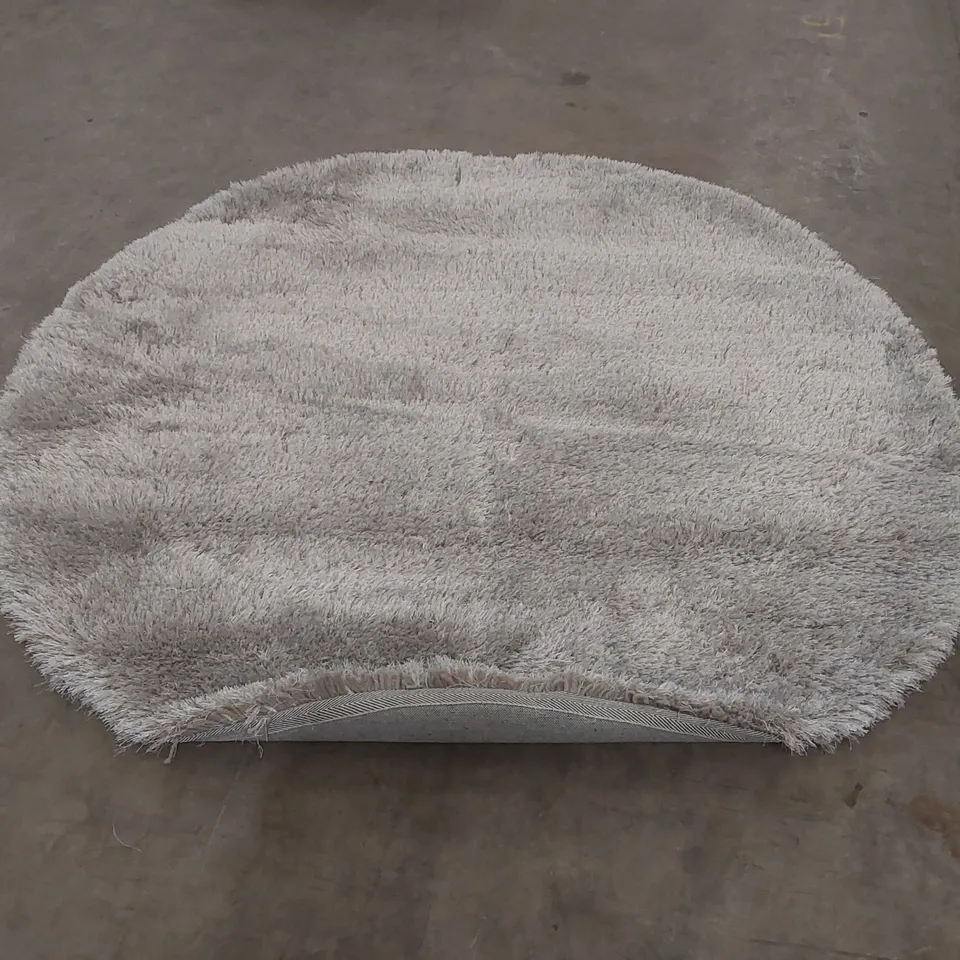 QUALITY DESIGNER AREA RUG - APPROXIMATELY 180cm D