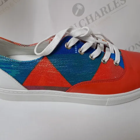 BOXED ADESSO TRAINER'S IN RED SIZE 7