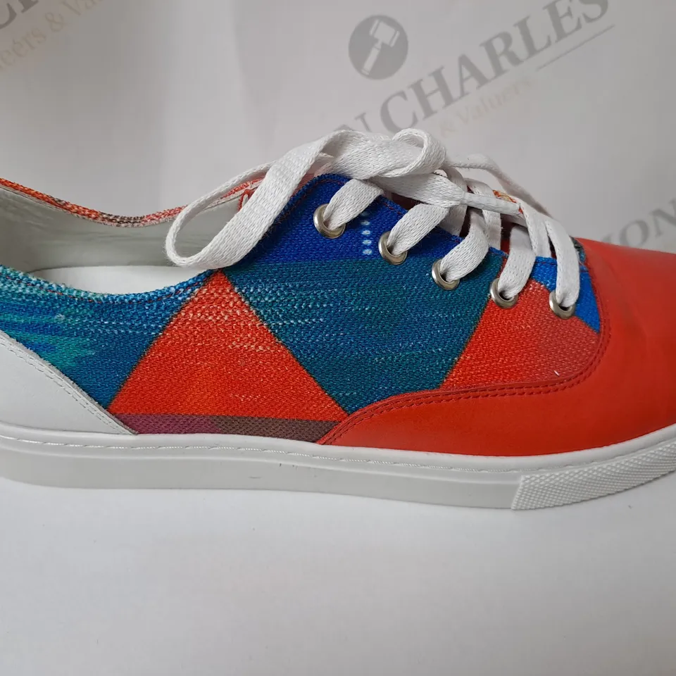 BOXED ADESSO TRAINER'S IN RED SIZE 7