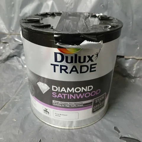 DULUX TRADE DIAMOND SATINWOOD WHITE (2.5L) - COLLECTION ONLY