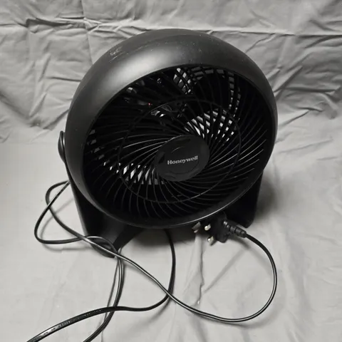 HONEYWELL DESK FAN IN BLACK