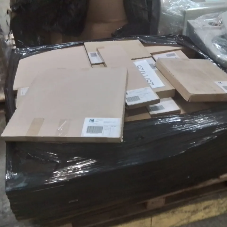 PALLET OF ASSORTED BATHROOM PRODUCTS TO INCLUDE;CHILTERN BASIN DOORS,CHILTERN  BASE DOOR,CHILTERN LOWER PANEL 