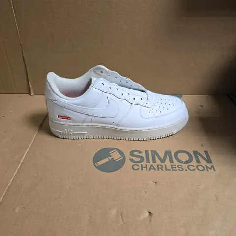 NIKE AIR FORCE 1 LOW WHITE SNEAKERS – RED SUPREME HEEL LOGO UK 9