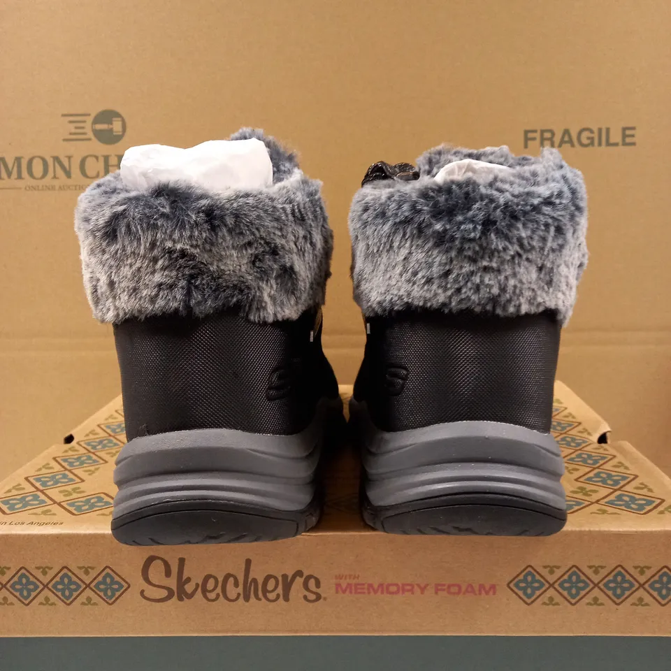 SKECHERS FAUX FUR CUFF BOOTS - UK SIZE 7