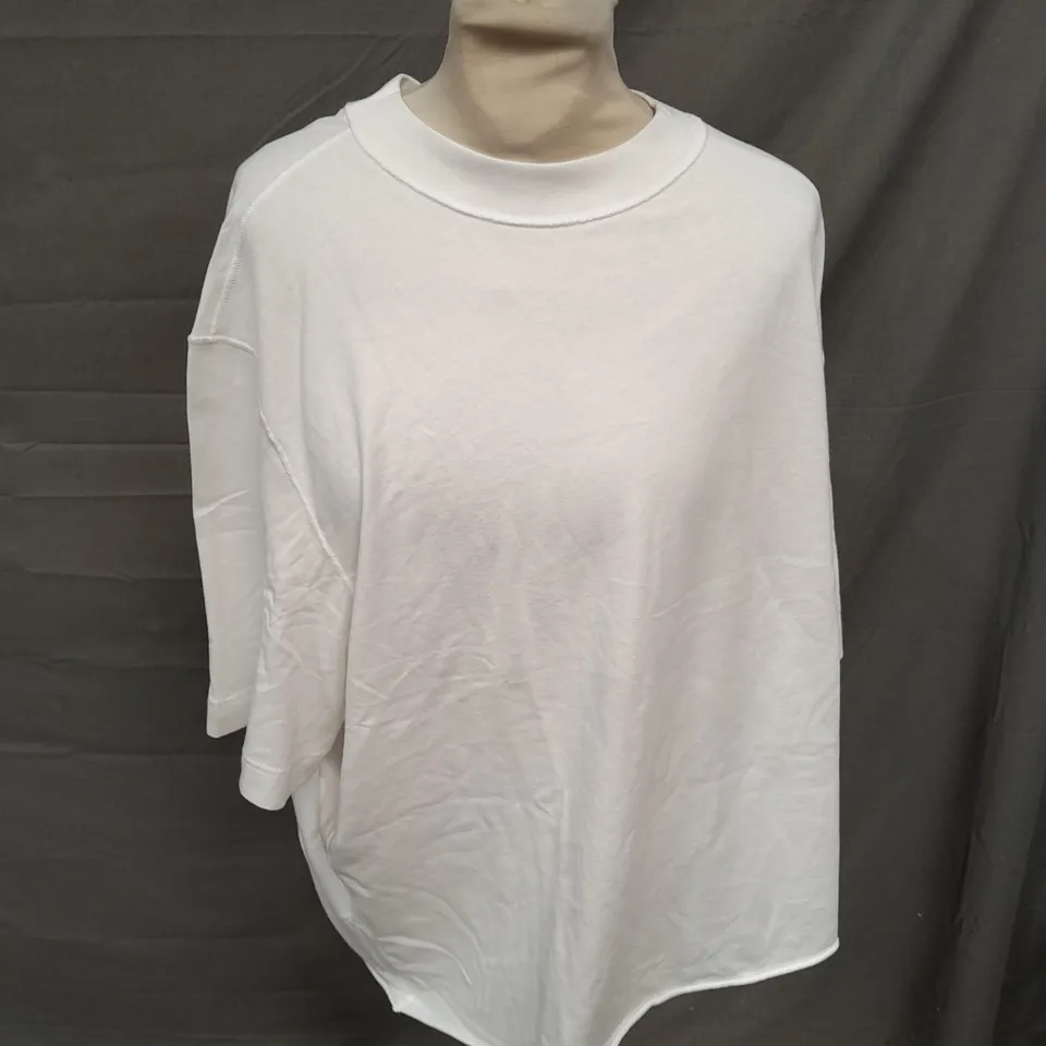 ABERCROMBIE & FITCH WHITE CROPPED T-SHIRT - XL