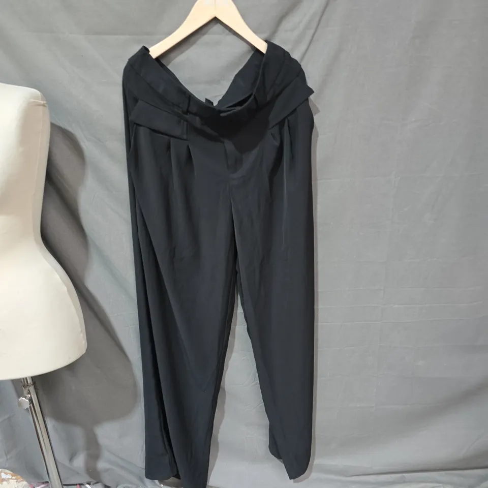 BOOHOO BLACK WOMEN'S TROUSERS – UK 14 (EU 42; US 10) 