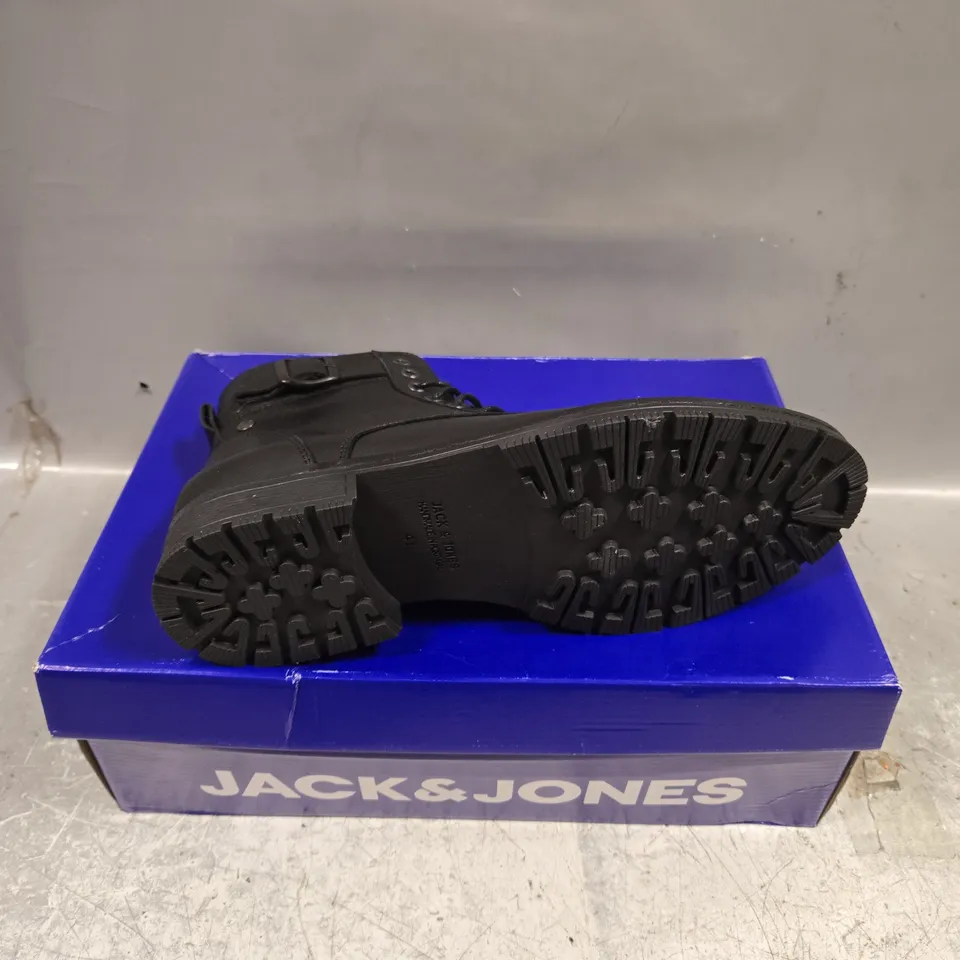 BOXED PAIR OF JACK & JONES ANTHRACITE BOOTS - 7
