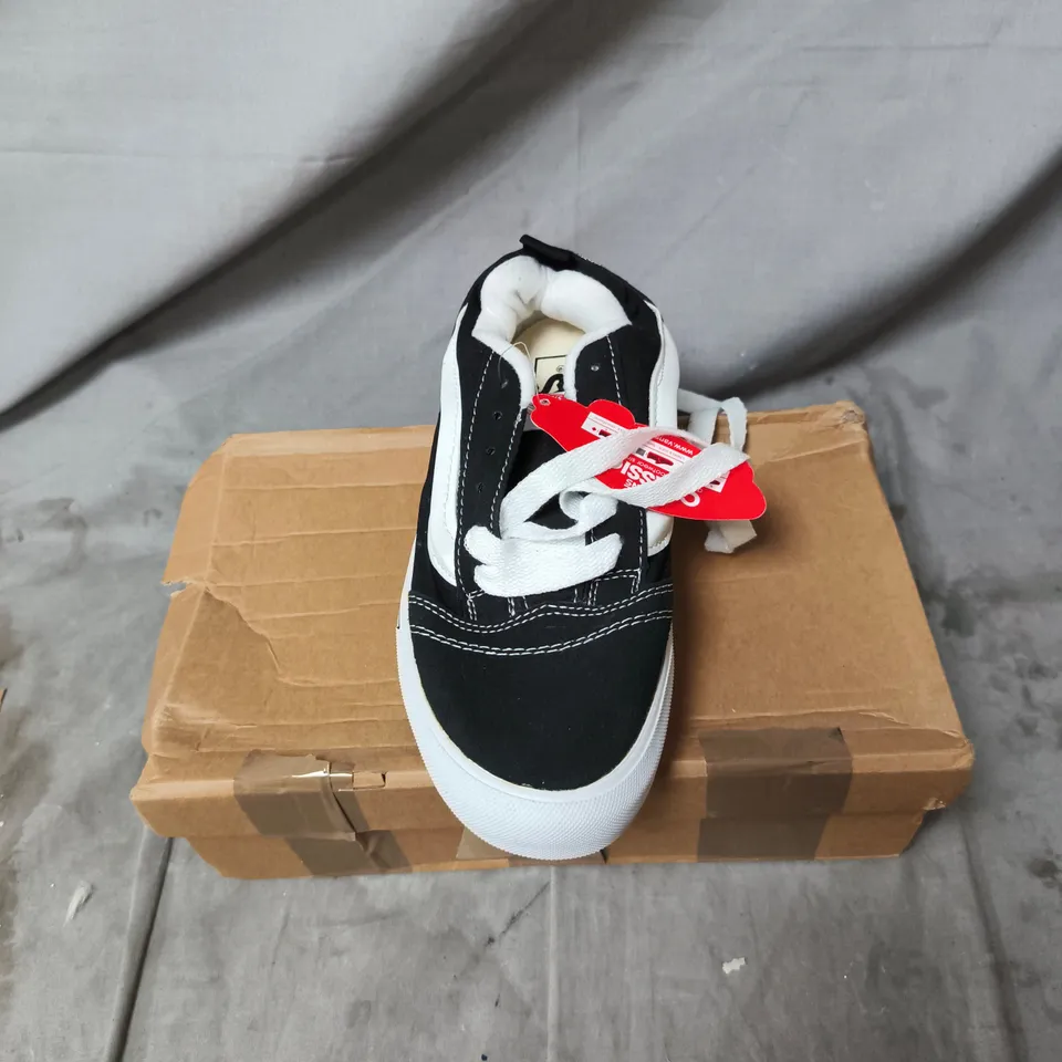 UNBOXED VANS OFF THE WALL KIDS' BLACK & WHITE SKATE SHOES UK SIZE 4.5