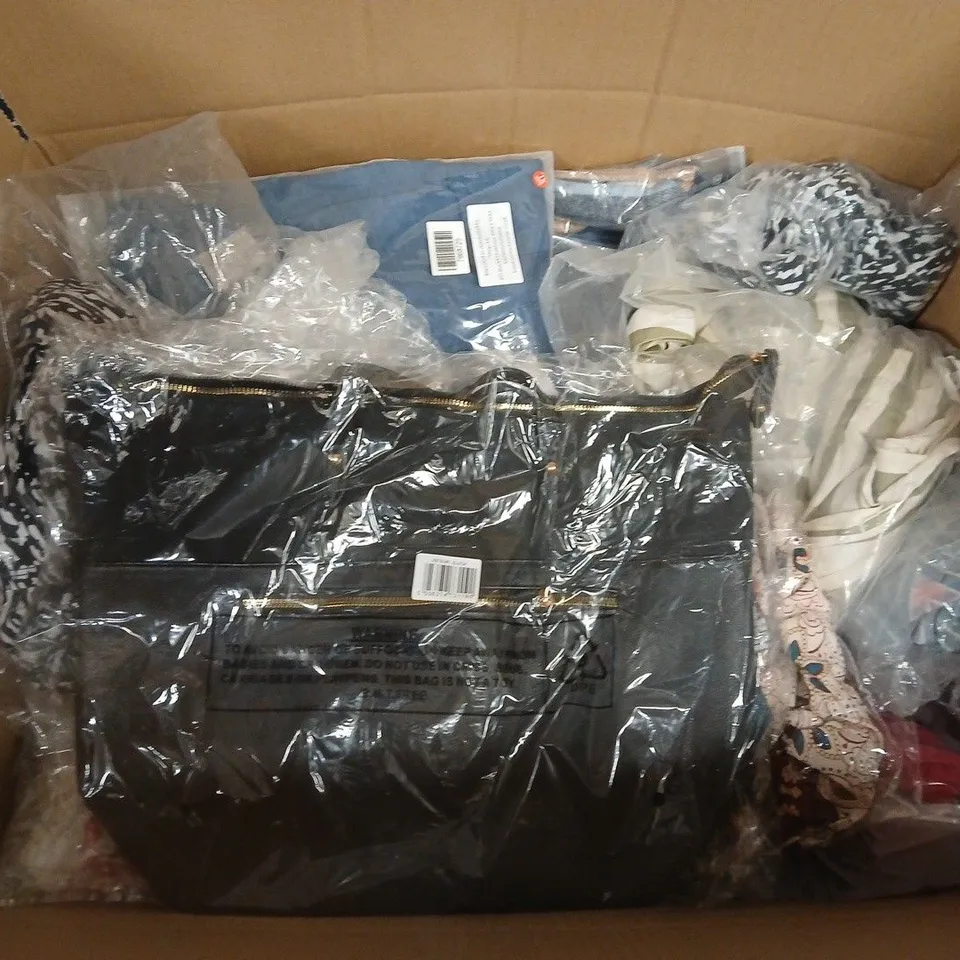 APPROXIMATELY 30 ASSORTED CLOTHING ITEMS IN VARIOUS COLOURS, SIZES, AND STYLES