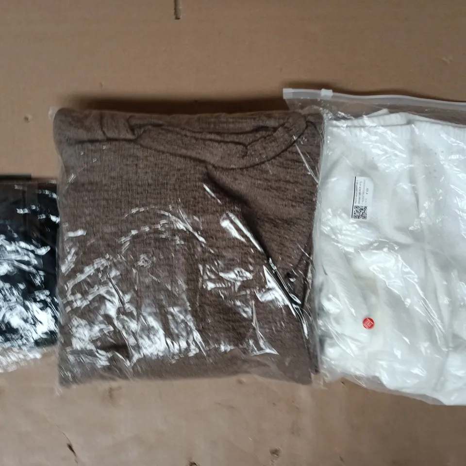 APPROXIMATELY 20 ASSORTED CLOTHING AND FASHION PRODUCTS IN VARIOUS STYLES AND SIZES - COLLECTION ONLY