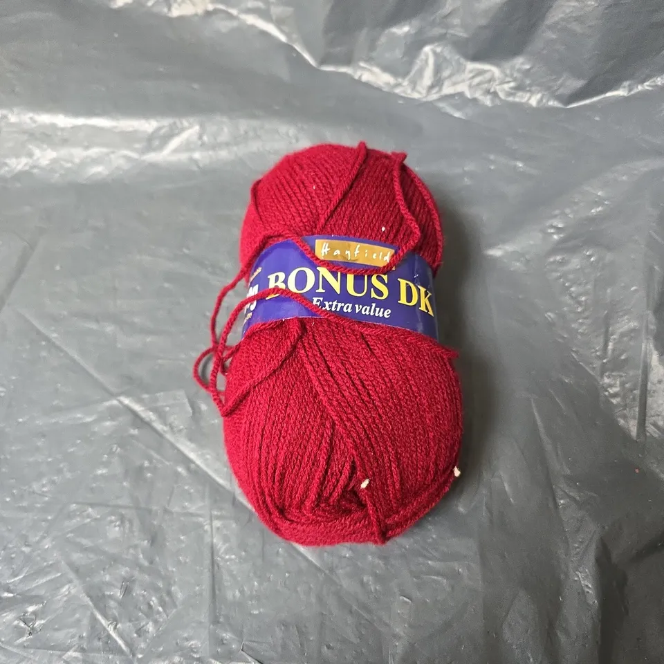 BOX OF APPROXIMATELY 20 ASSORTED HOUSEHOLD ITEMS INCLUDING BONUS DK WOOL , LED LAMP AND PAPER PARTY PLATES 