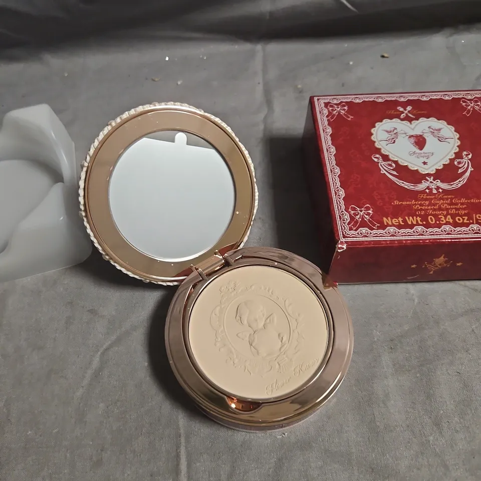 FLOWER KNOWS STRAWBERRY CUPID COLLECTION PRESSED POWDER – IVORY BEIGE 02 (9.5 G)