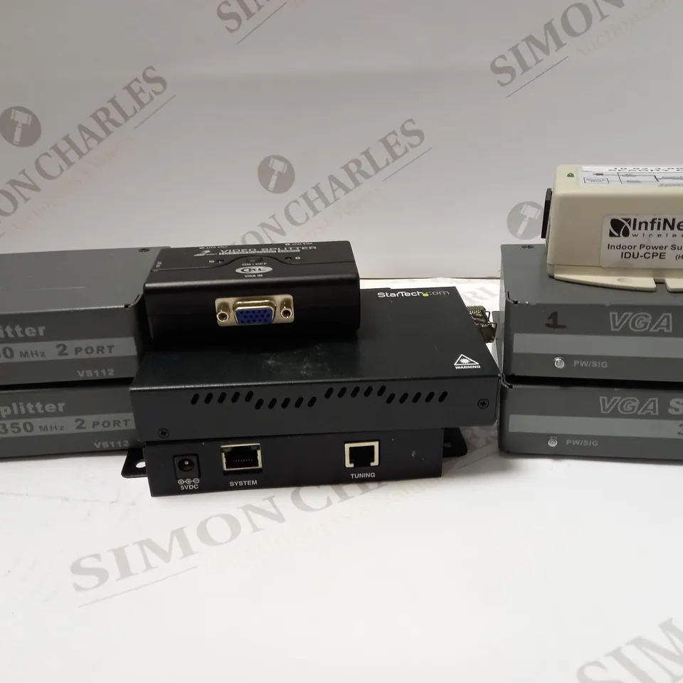 LOT OF APPROX 15 ASSORTED ELECTRICAL ITEMS TO INCLUDE VGA SPLITTER, INDOOR POWER SUPPLY UNIT, VIDEO SPLITTER, ETC