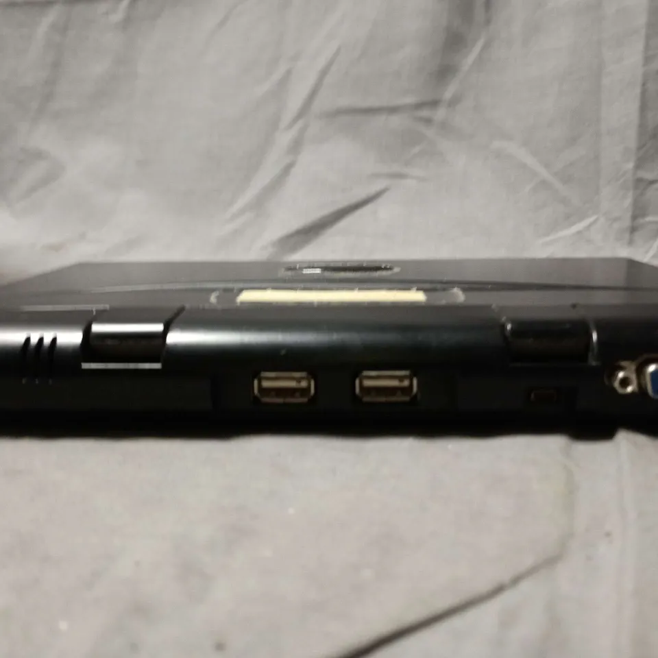 REDFLY COMPACT LAPTOP WITH 7-8 INCH SCREEN AND UK KEYBOARD 